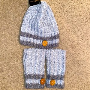 Gray winter hat and fingerless gloves